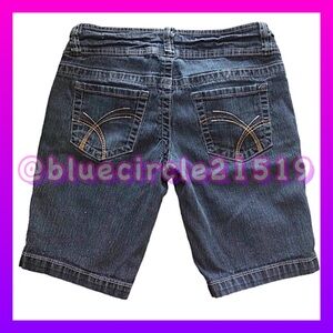 Bongo Vintage Jean Shorts with Double Button Closure 
•Size 5